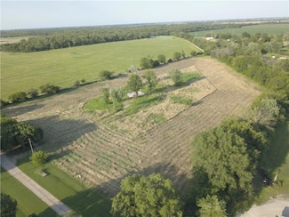309 N 5th St, Walker, MO 64790