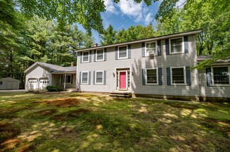 31 Gilbert Dr, Manchester, ME 04351