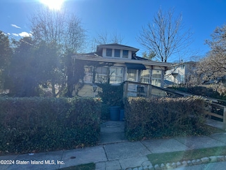14 Longview Rd, Staten Island, NY 10304