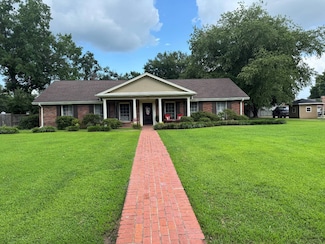 1306 Hemingway St, Greenwood, MS 38930