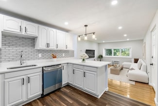 7 Oakcrest Rd Unit 9, Boston, MA 02136