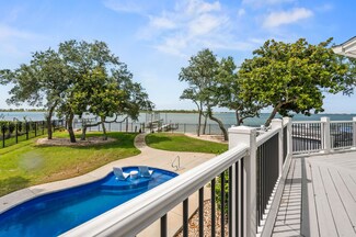 516 Parish Blvd, Mary Esther, FL 32569