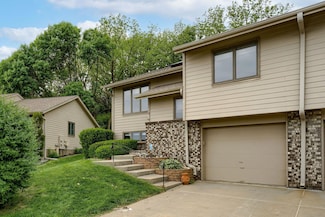 1115 Arbor Ridge Dr, Council Bluffs, IA 51503