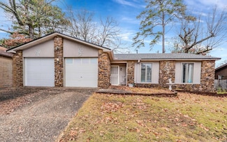 12706 Pleasant Forest Dr, Little Rock, AR 72212