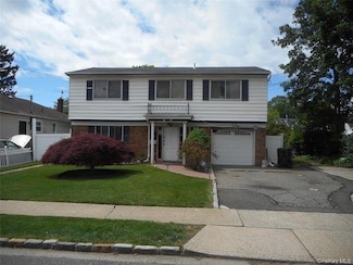 33 2nd Ave, Westbury, NY 11590