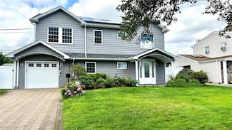 99 Winter Ln, Hicksville, NY 11801