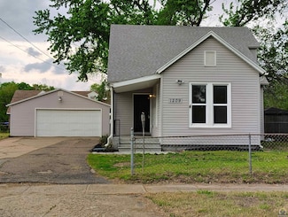 1209 NW Western Ave, Topeka, KS 66608