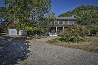 39 Jerdens Ln, Rockport, MA 01966