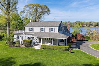 2455 New Suffolk Ave, Mattituck, NY 11952