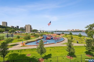 1111 River Rd Unit H20, Edgewater, NJ 07020