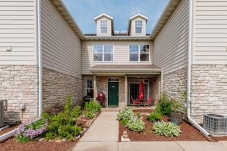 N17W26535 Meadowgrass Cir Unit G, Pewaukee, WI 53072