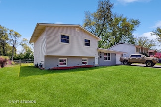 1410 Oakwood Ave, Hanover Park, IL 60133
