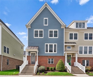 125 3rd St, Oakmont, PA 15139