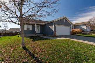 4 Barclay Ct, Bloomington, IL 61705