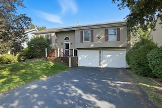 1358 Cottonwood Ln, Crystal Lake, IL 60014