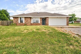 202 W Earl St, Wanette, OK 74878