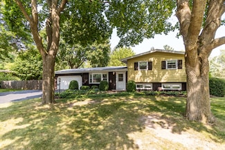15534 W Idlewood Ln, Libertyville, IL 60048