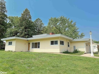 1706 N Federal St, Hampton, IA 50441