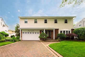 1381 Tanwood Dr, North Baldwin, NY 11510