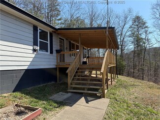 2337 Big Pigeon Rd, Pigeon, WV 25164