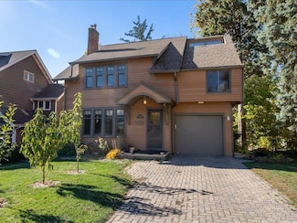 1564 Parkway St, Dubuque, IA 52001