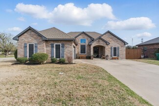 711 Meadow Ln, Bowie, TX 76230