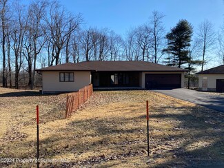 6 Harmony Dr, Jefferson Township, PA 18436