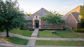 326 Village Dr, Red Oak, TX 75154