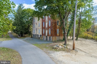 9 Schultz Ln, Barto, PA 19504