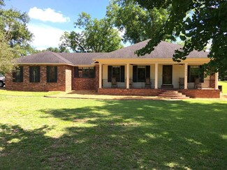 3438 Summerhill Rd, Thomasville, GA 31757