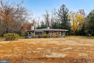 240 Deer Ln, Woodbury, NJ 08096