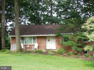 145 Dogwood Dr, Akron, PA 17501