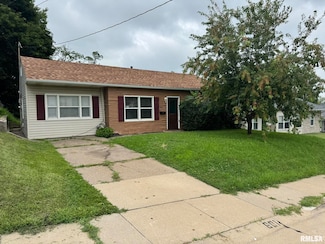 601 23rd St, Bettendorf, IA 52722