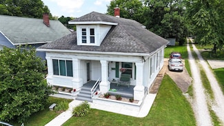112 E 2nd St, Huntingburg, IN 47542
