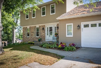 163 Hickory Ct, Oregon, WI 53575