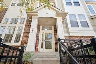 563 Grosvenor Ln, Aurora, IL 60504