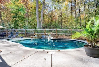 2720 Kendrick Dr, Charlotte, NC 28214