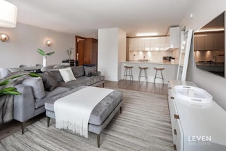 322 W 57th St Unit 33P2, New York, NY 10019