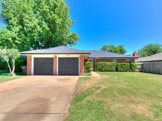 817 E Hills Dr, Moore, OK 73160