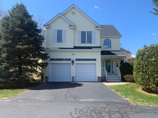 7 Queen of Roses Ln, Uxbridge, MA 01569