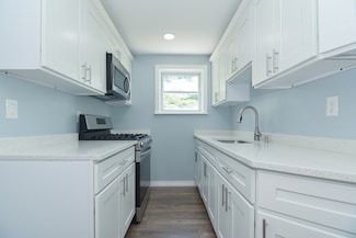 517 Palmer St, Fall River, MA 02721