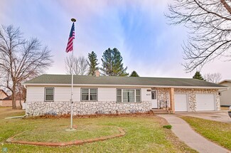 417 1st St NW, Mayville, ND 58257
