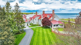 34 Willow Ave, North Hampton, NH 03862