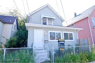 237 S West St, Waukegan, IL 60085