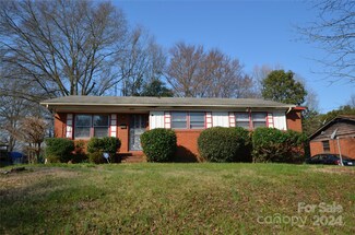 2520 Woodshire Dr, Charlotte, NC 28208