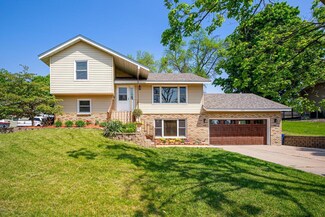 1400 Robinwood Ln, Faribault, MN 55021