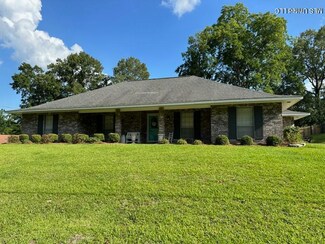 404 Ridgewood St, Vicksburg, MS 39180