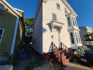 9 Baldwin Ct, Providence, RI 02907