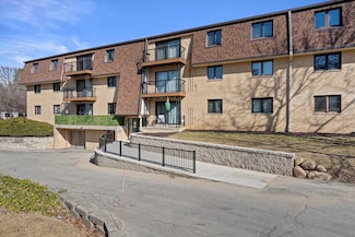 3239 S 58th St Unit 310, Milwaukee, WI 53219