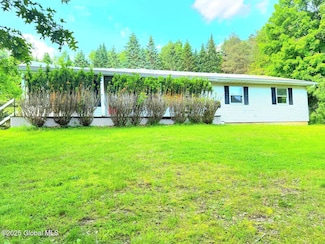 5 Mohican Way, Valley Falls, NY 12185